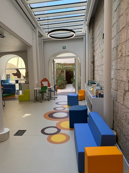 Sezione Ragazzi Biblioteca De Gemmis Bari ingresso